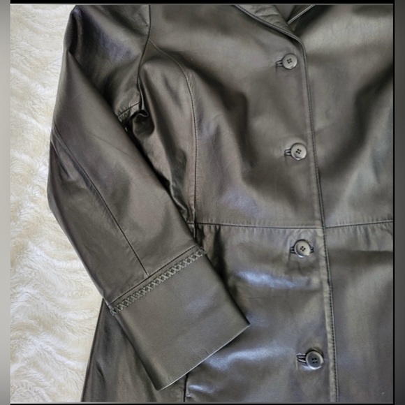 Black leather coat. Danier, vintage.Never worn. NWOT. Med. - Picture 4 of 15